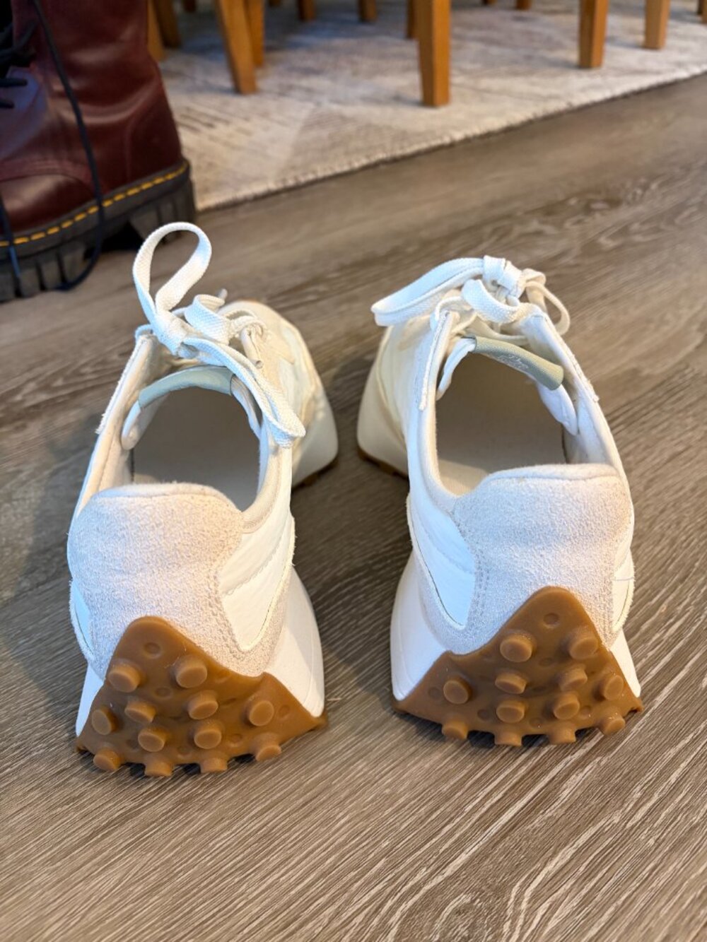 New Balance 327 Cream White Sneakers Size 9 Women NWOT Suede Neutral Aesthetic - Picture 8 of 9